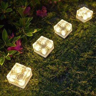 置くだけ!!GWSOLAR ソーラーライト 4個セット 埋め込み式 ガーデンライトシャンパンゴールドの光り!!   7cm角サイズに4LED配置 自動点灯消灯【型番： GW-GS101/WW 4pcs】